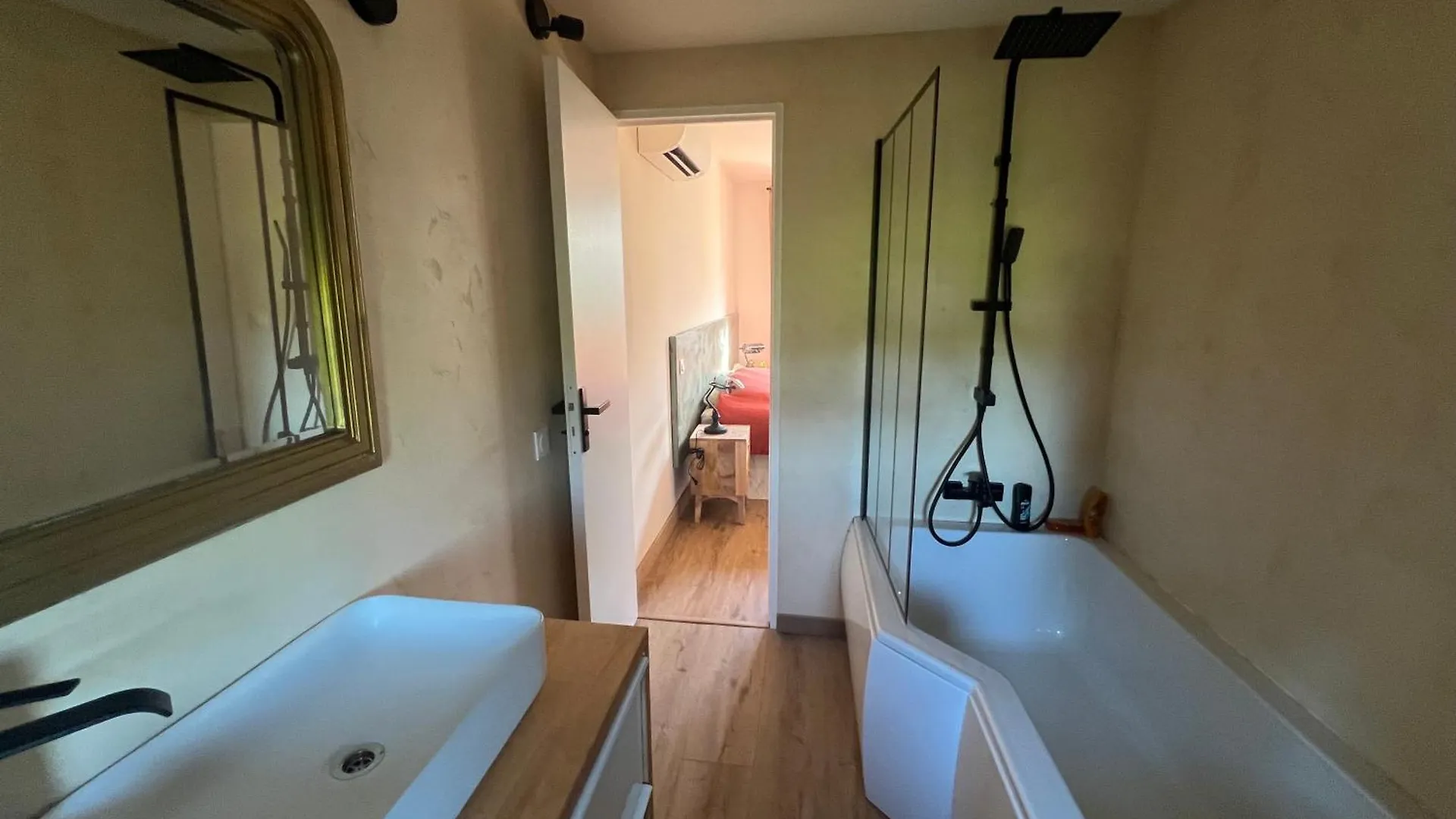 Maison Exotique Avec Piscine - Quatre Murs Et Un Toit Hyères 0*,  Francie