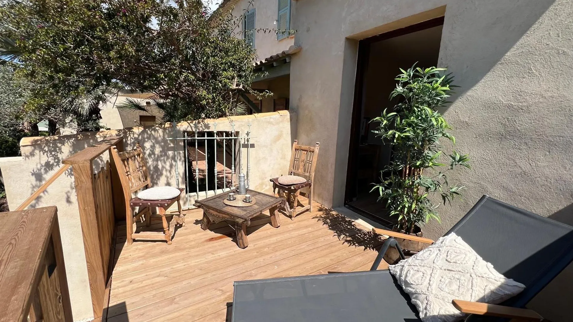 Maison Exotique Avec Piscine - Quatre Murs Et Un Toit Hyeres Holiday home