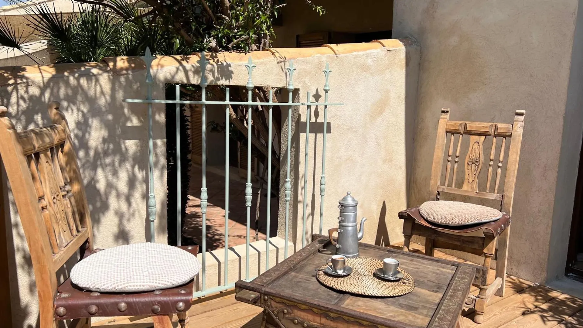 Holiday home Maison Exotique Avec Piscine - Quatre Murs Et Un Toit Hyeres