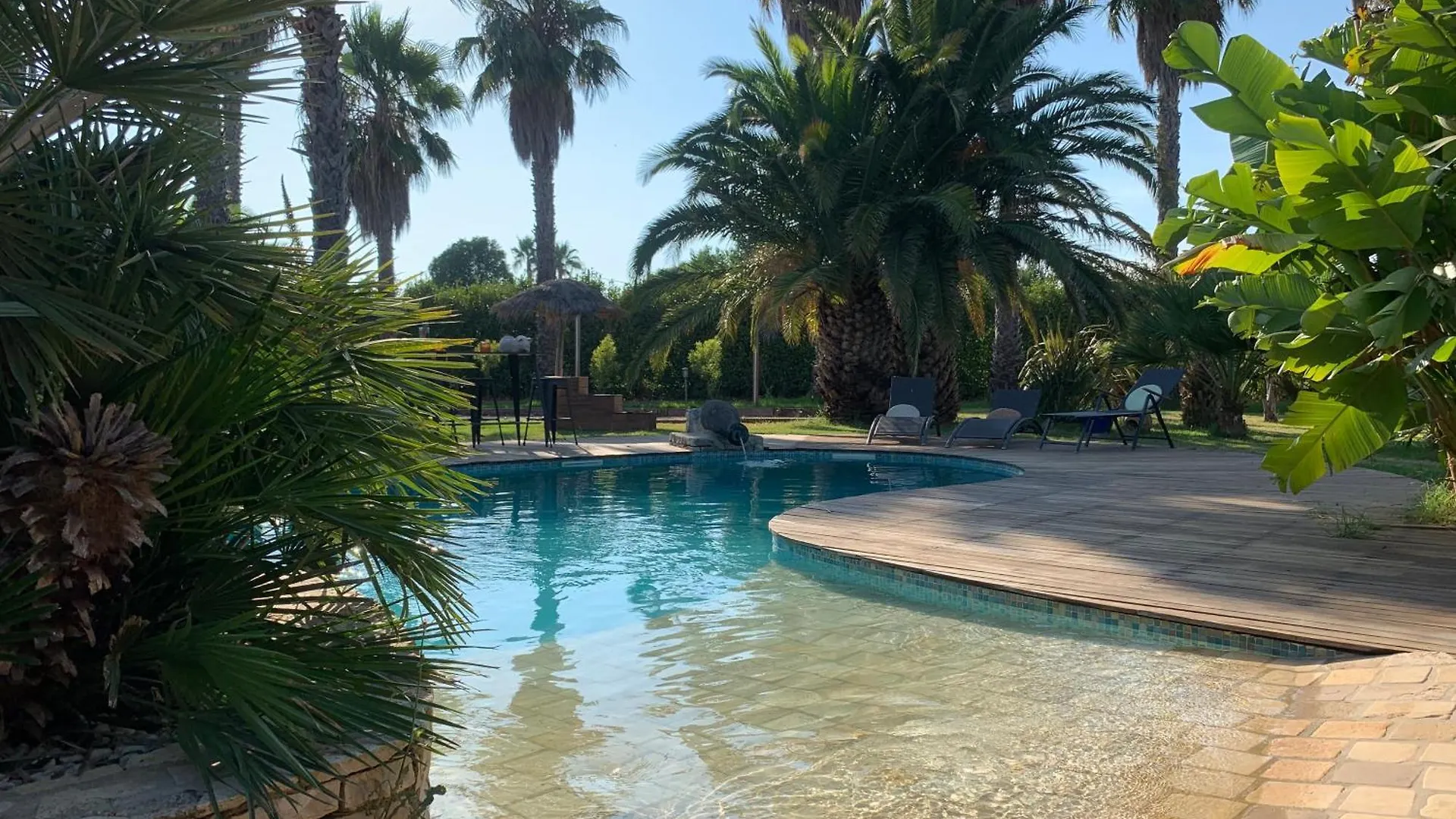 Maison Exotique Avec Piscine - Quatre Murs Et Un Toit Hyeres 0*,