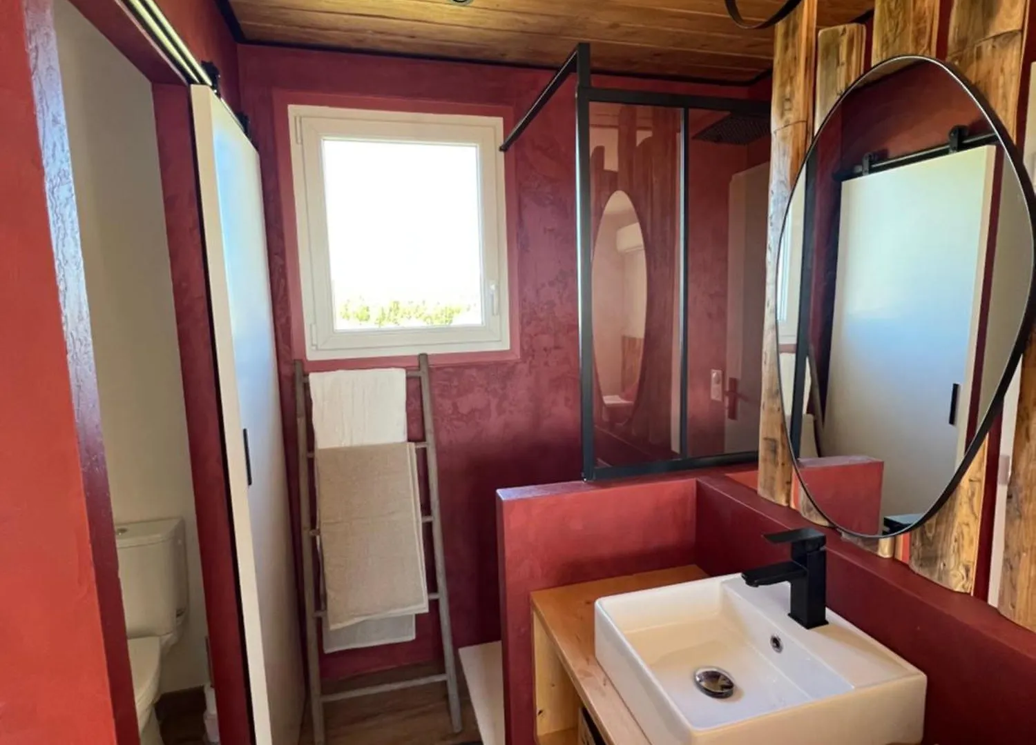Maison Exotique Avec Piscine - Quatre Murs Et Un Toit Hyeres