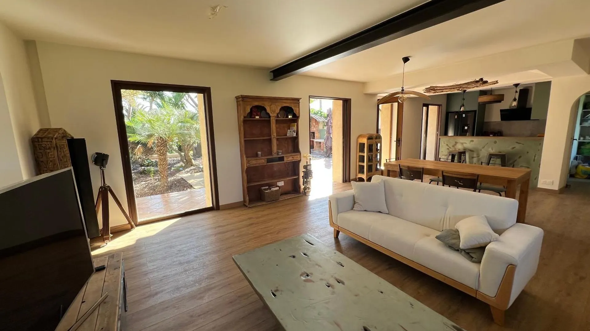 Maison Exotique Avec Piscine - Quatre Murs Et Un Toit Hyeres